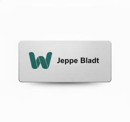 Firkantet navneskilte til tøj i aluminium med magnet