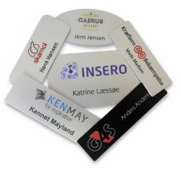 Ovalt navneskilte til tøj i aluminium med magnet, 60 x 30 mm